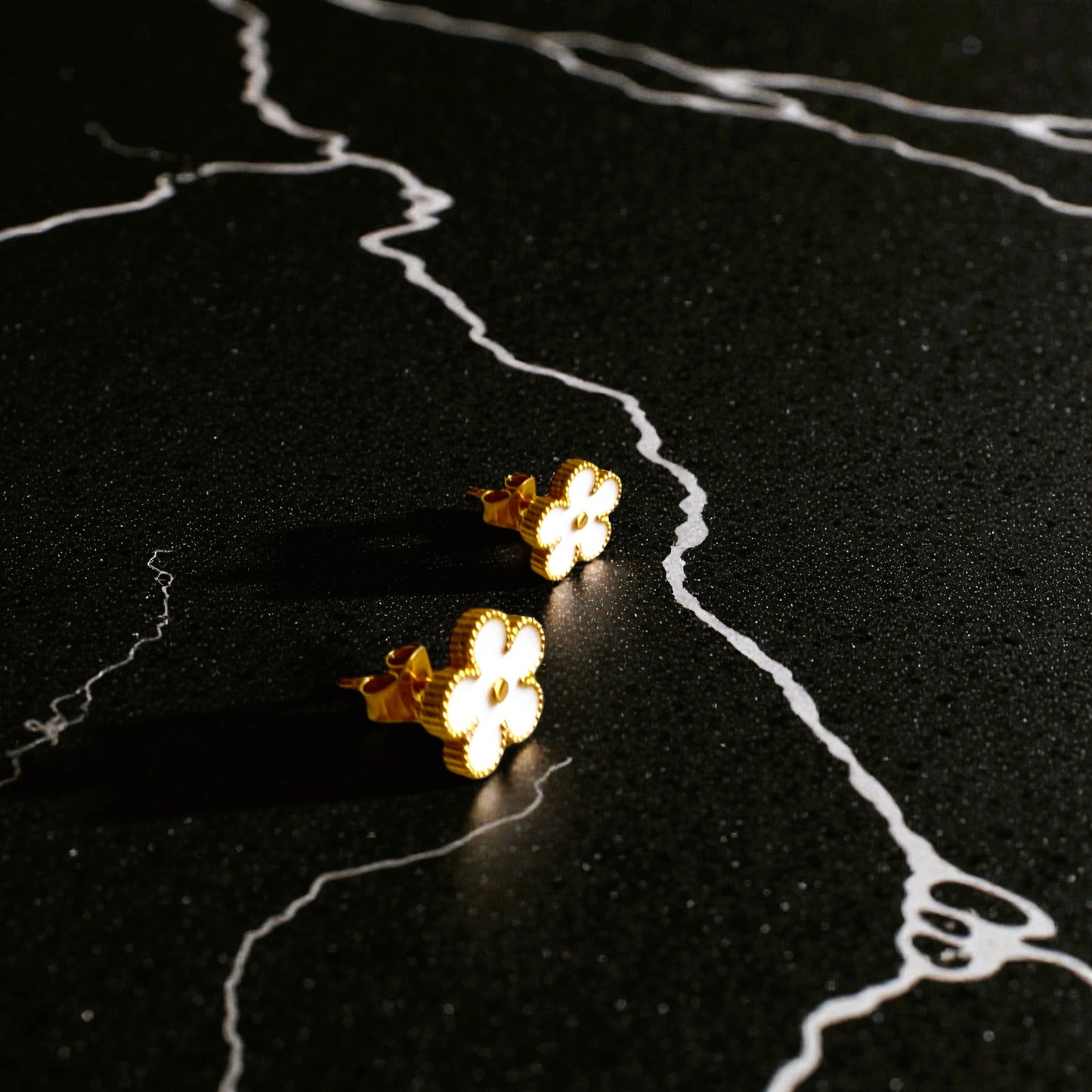 Bright flora guld studs örhängen