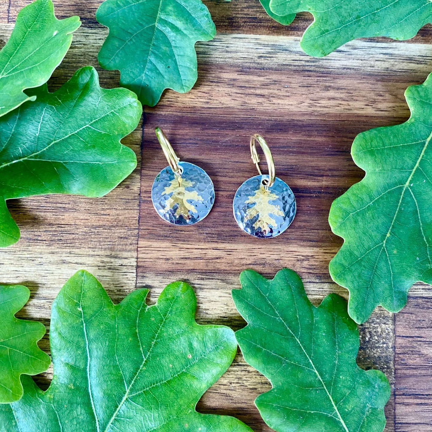 Silver earrings with oak leaf motif in gold