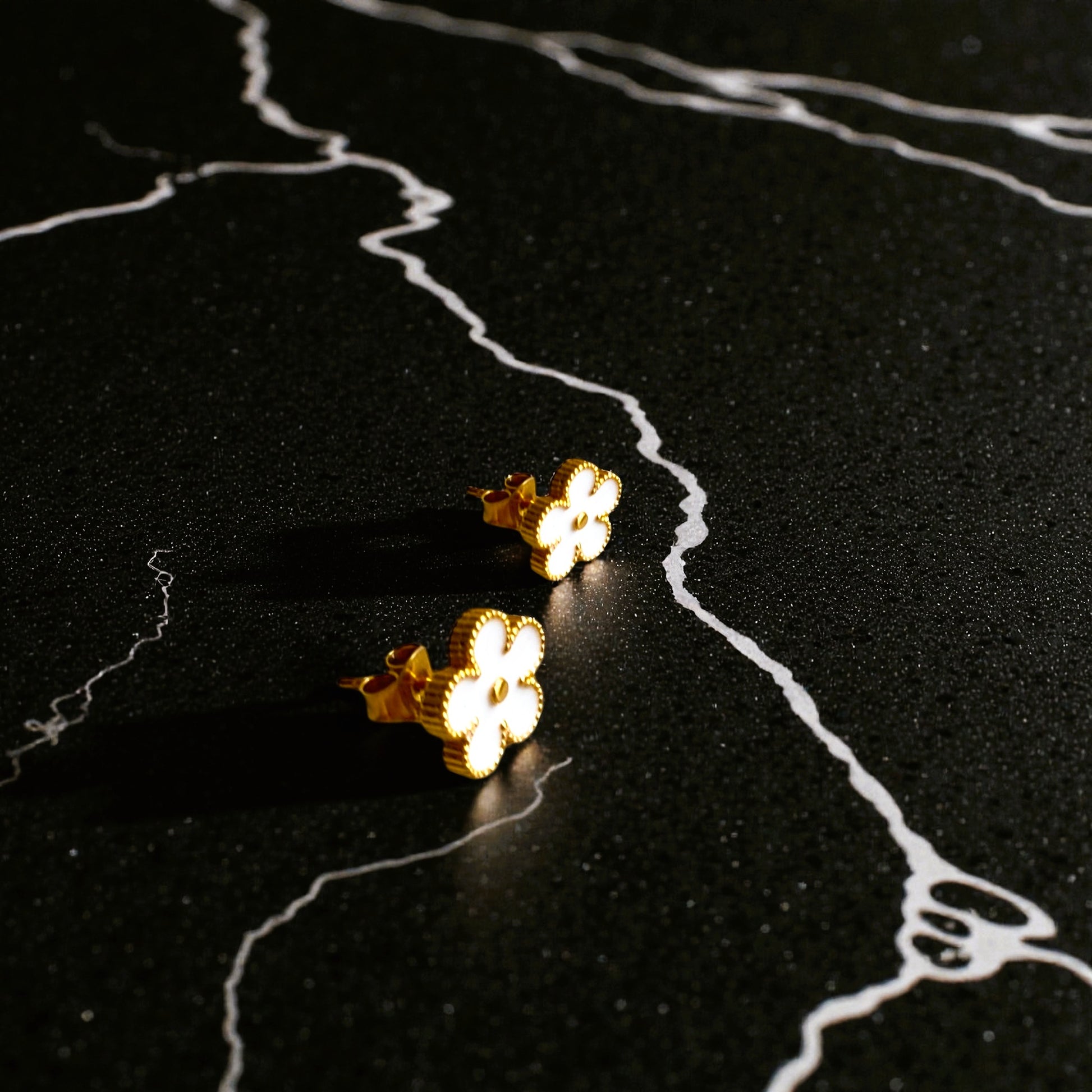 Bright flora guld studs örhängen